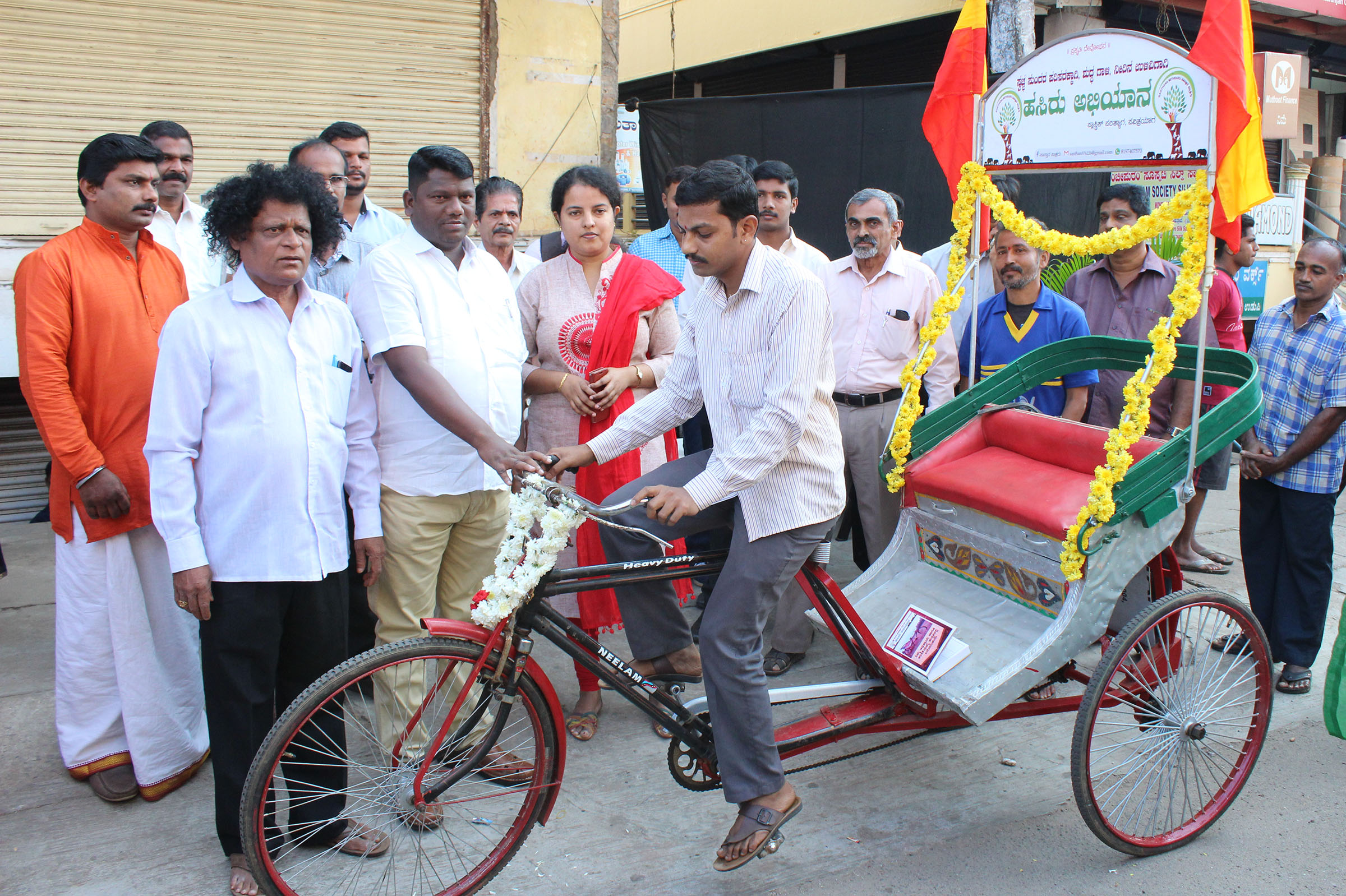ಉಡುಪಿ- ಸೈಕಲ್ ರಿಕ್ಷಾದಲ್ಲಿ ಹಸಿರು ಅಭಿಯಾನ: ಜಿಲ್ಲಾಧಿಕಾರಿ ಚಾಲನೆ
